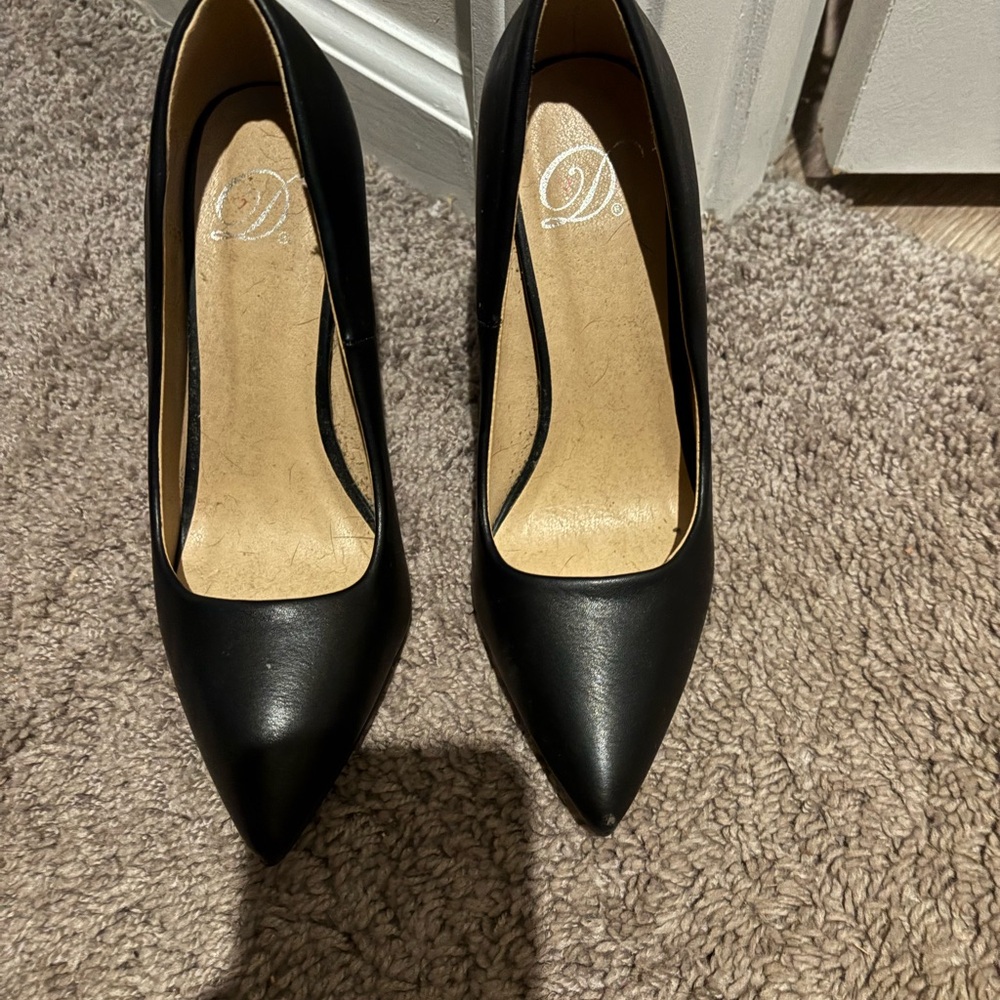 Chic Black Pointed Toe Heels